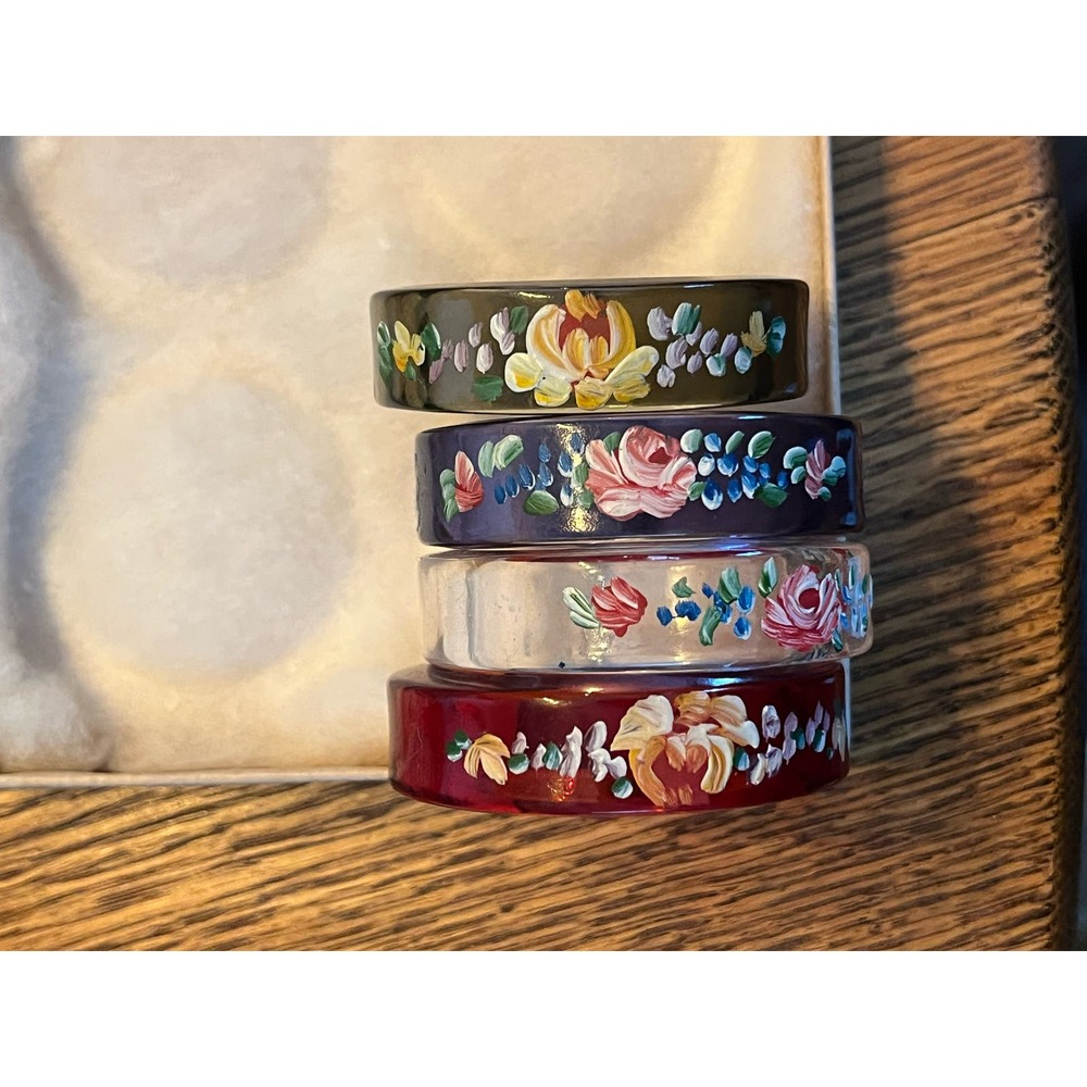 VTG Set 4 Colored Lucite Painted Flower Napkin Rings Holders with Original Box